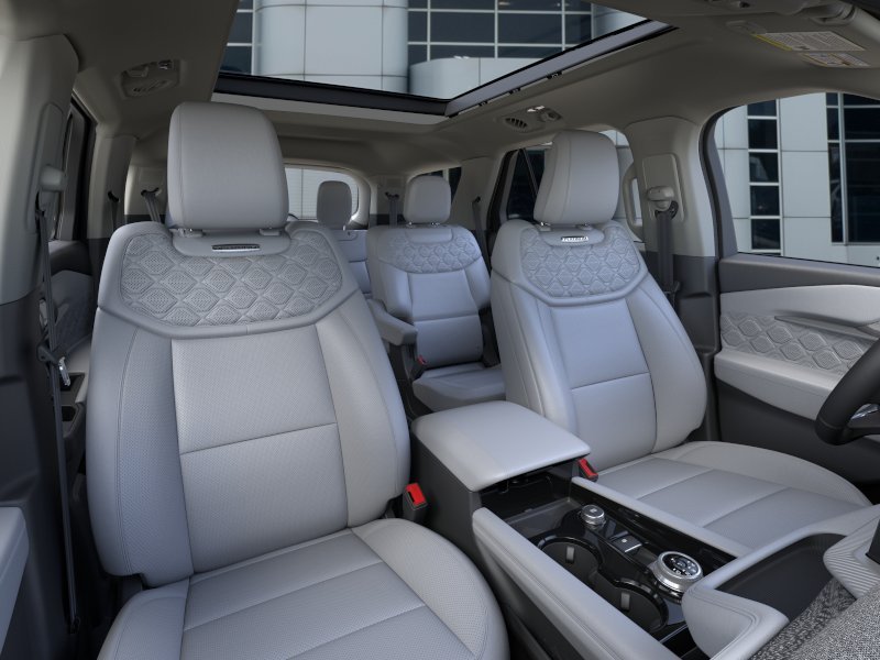 New 2026 Star White Metallic Tri-Coat Ford Platinum™ image 23