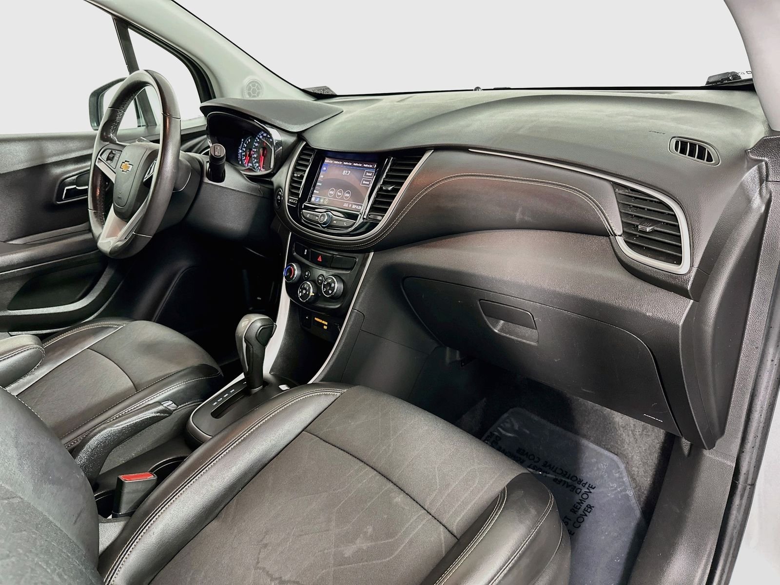 Used 2020 Silver Ice Metallic Chevrolet LT image 27