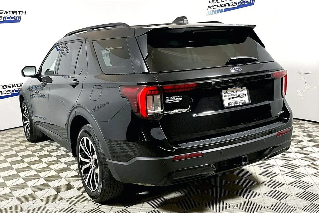 Certified Used 2025 Black Metallic Ford ST-Line image 8