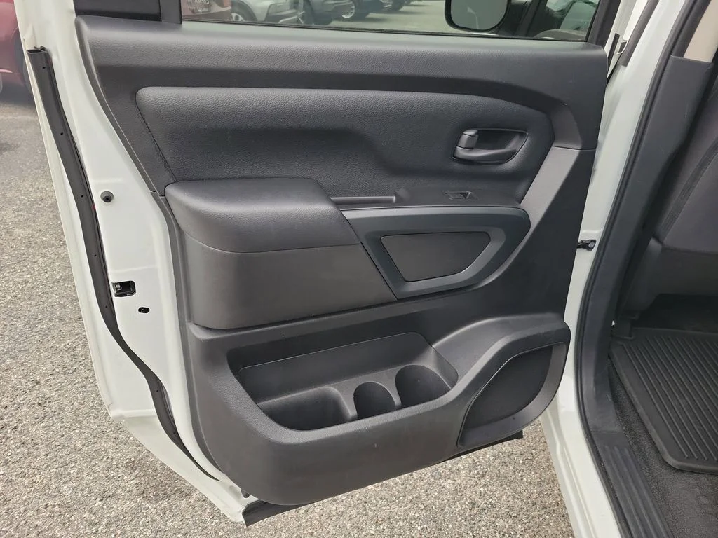 Used 2022 Glacier White Nissan S image 29