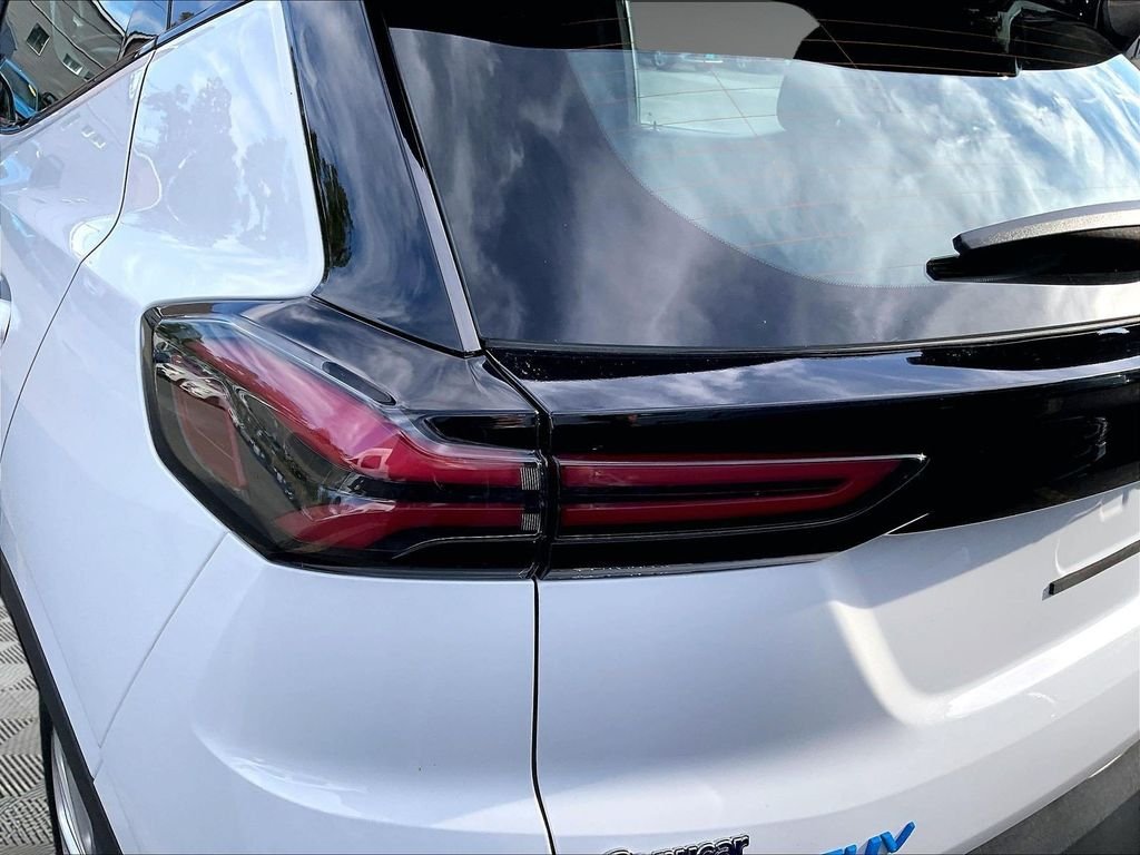 Used 2022 White Chevrolet LT image 32