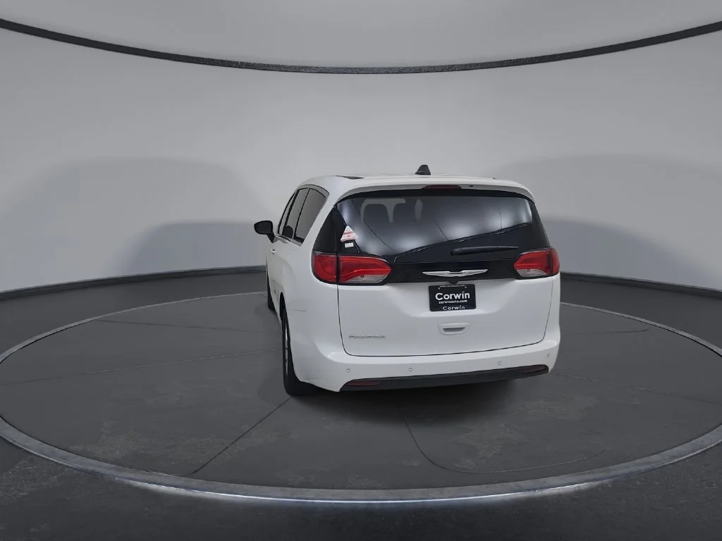New 2027 Bright White Clear-Coat Paint Chrysler LX image 12