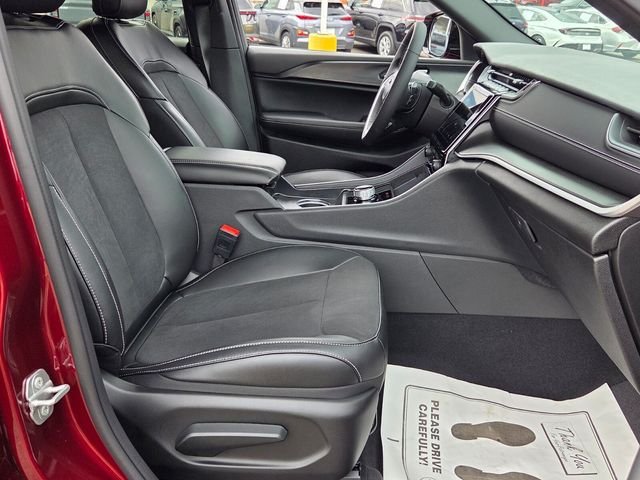 New 2024 Velvet Red Pearl-Coat Exterior Paint Jeep Altitude X image 17