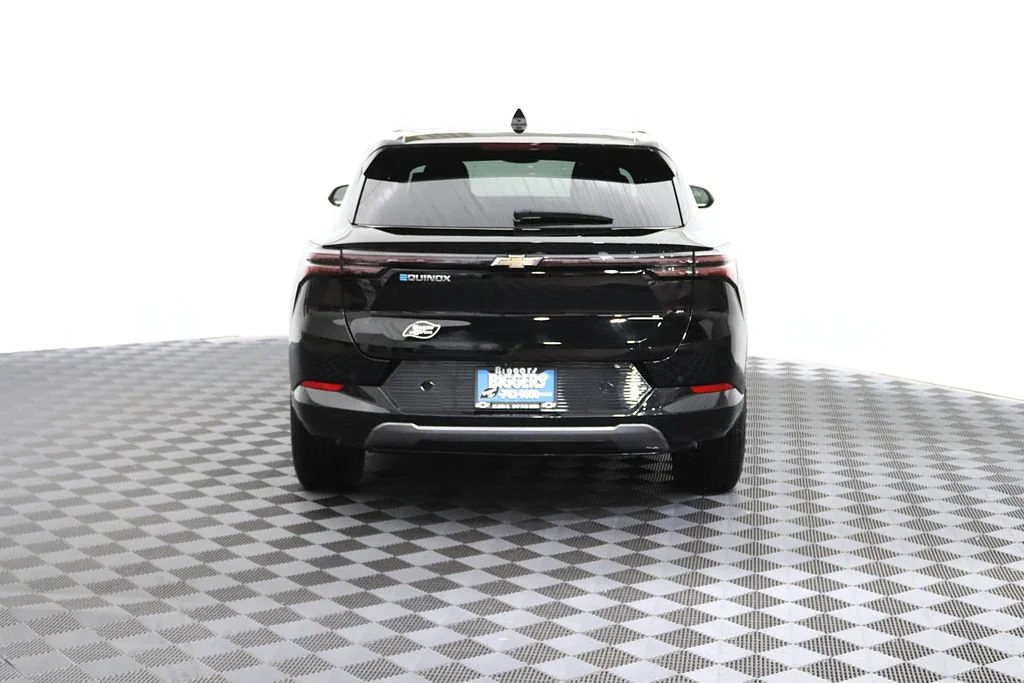 Used 2024 Black Chevrolet 2LT image 6