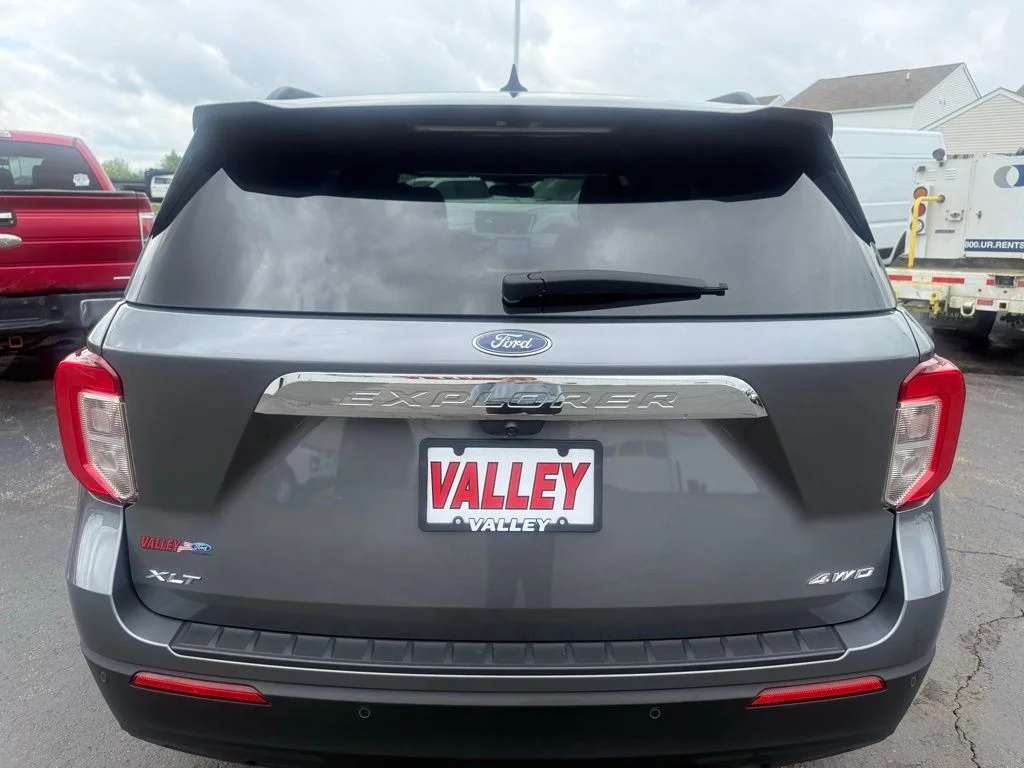 Certified Used 2024 Gray Metallic Ford XLT image 5