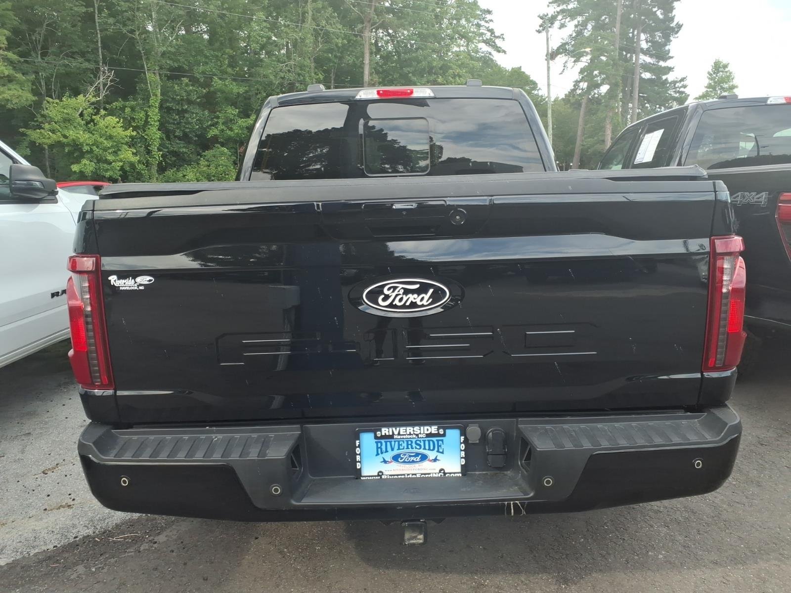 Used 2024 Black Metallic Ford XLT image 4