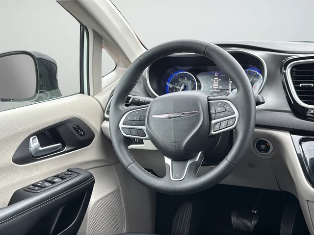 Used 2024 White Chrysler Touring L image 38