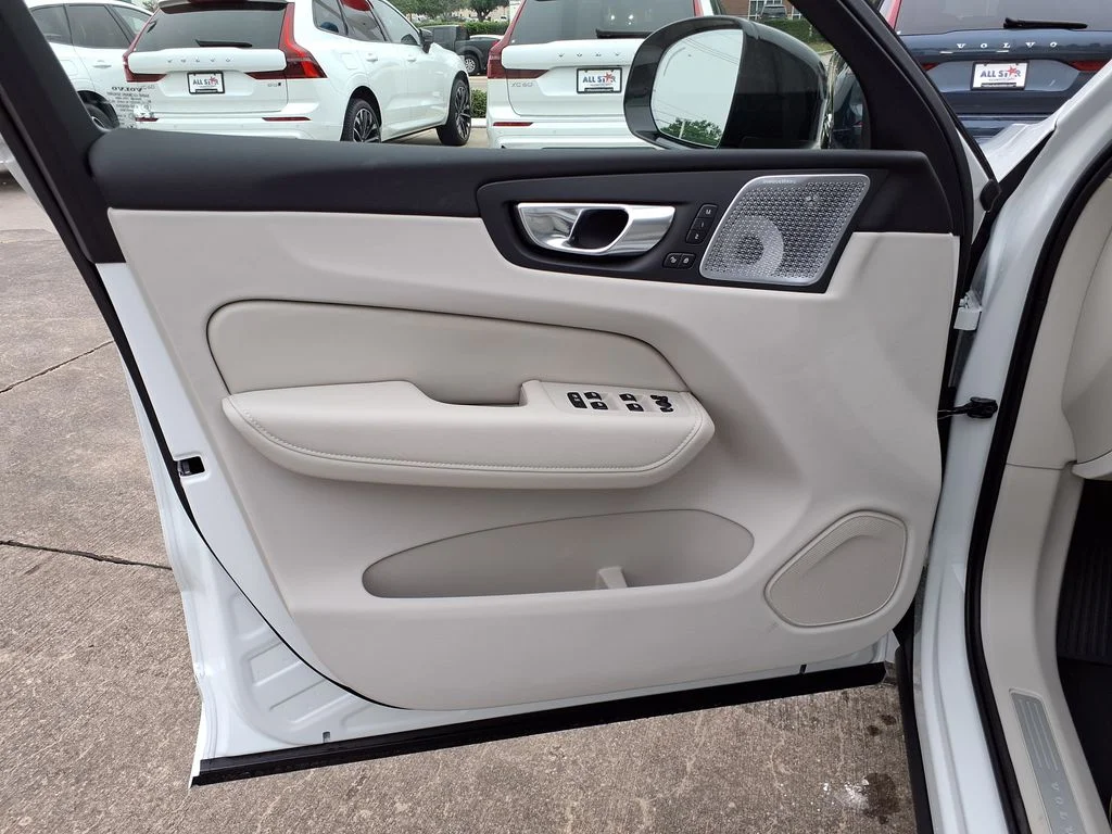 New 2026 Crystal White Volvo Ultra image 13