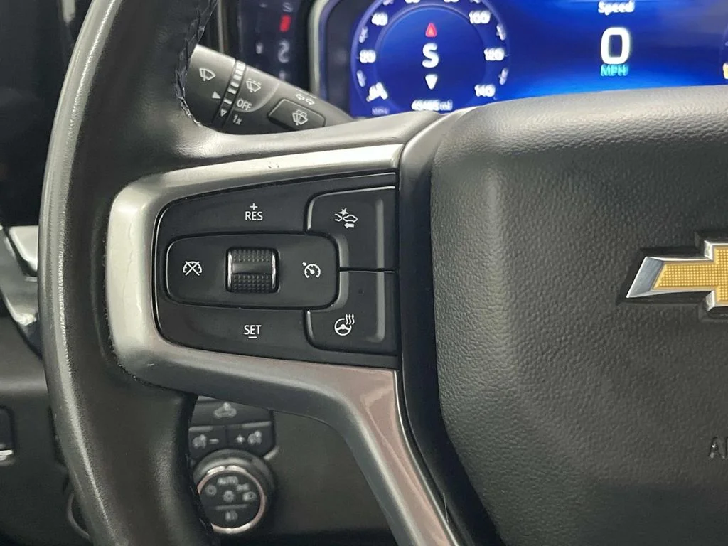 Used 2025 Summit White Chevrolet LT image 16