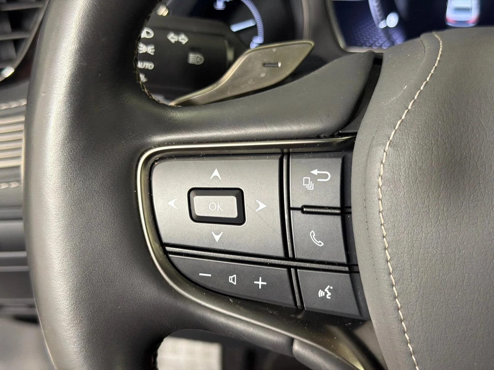 Used 2022 White Lexus LS 500 image 27