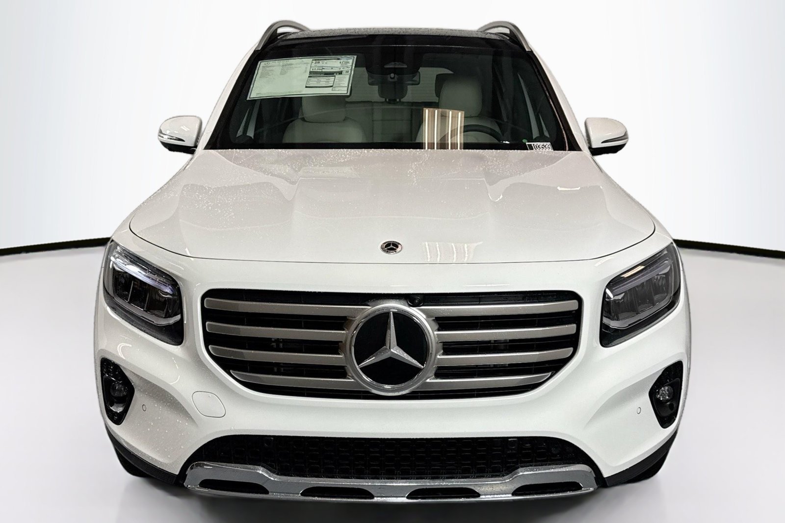 New 2026 Polar White Mercedes-Benz GLB 250 image 2