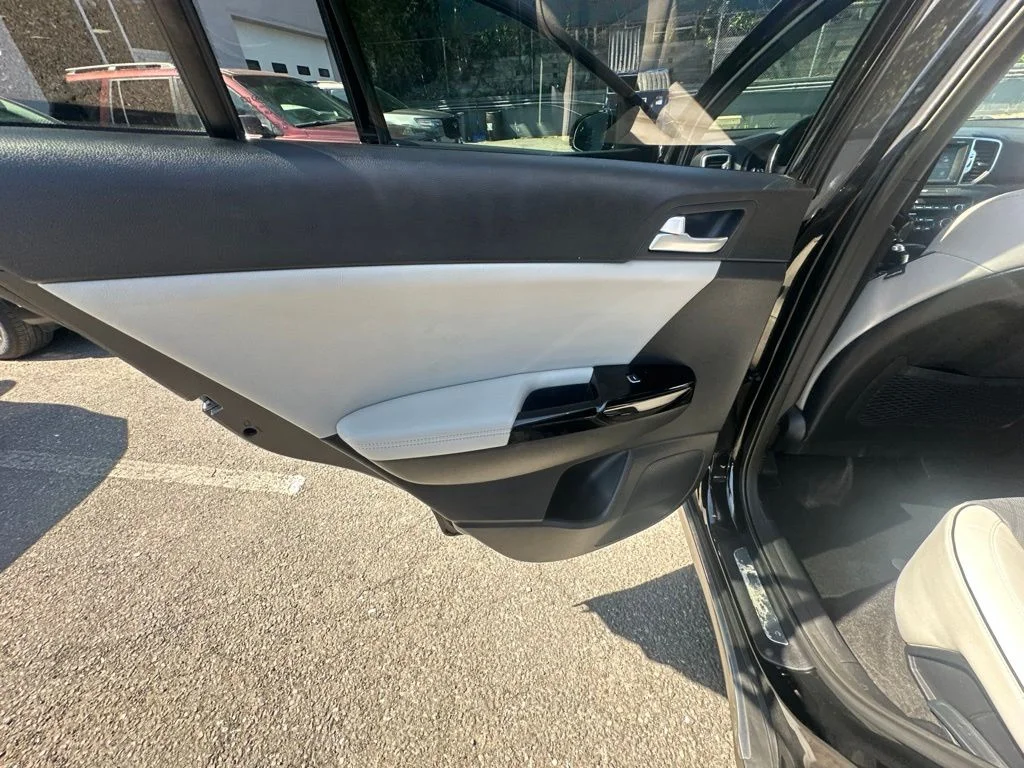 Used 2019 Red Kia EX image 23