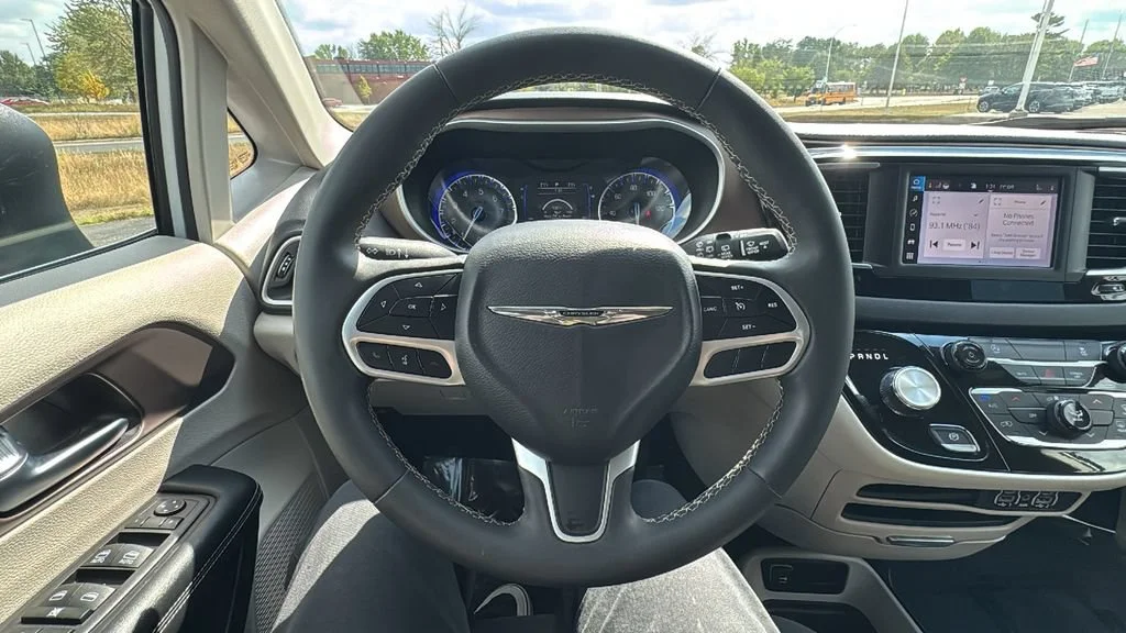 Used 2023 White Chrysler LX image 29