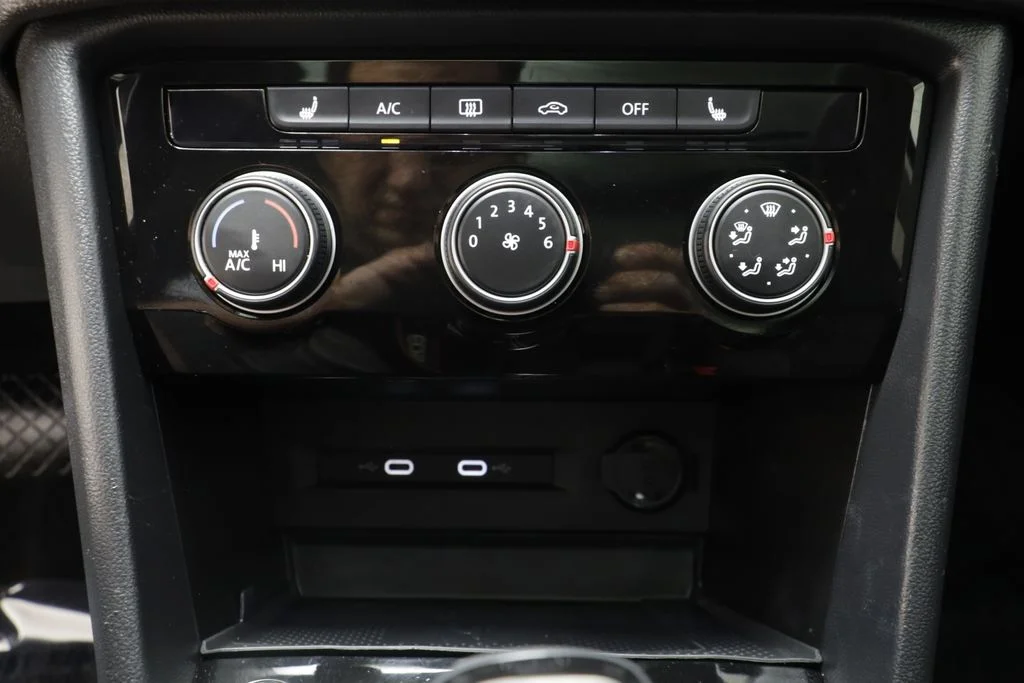 Used 2023 Black Pearl Volkswagen 1.5T SE image 11