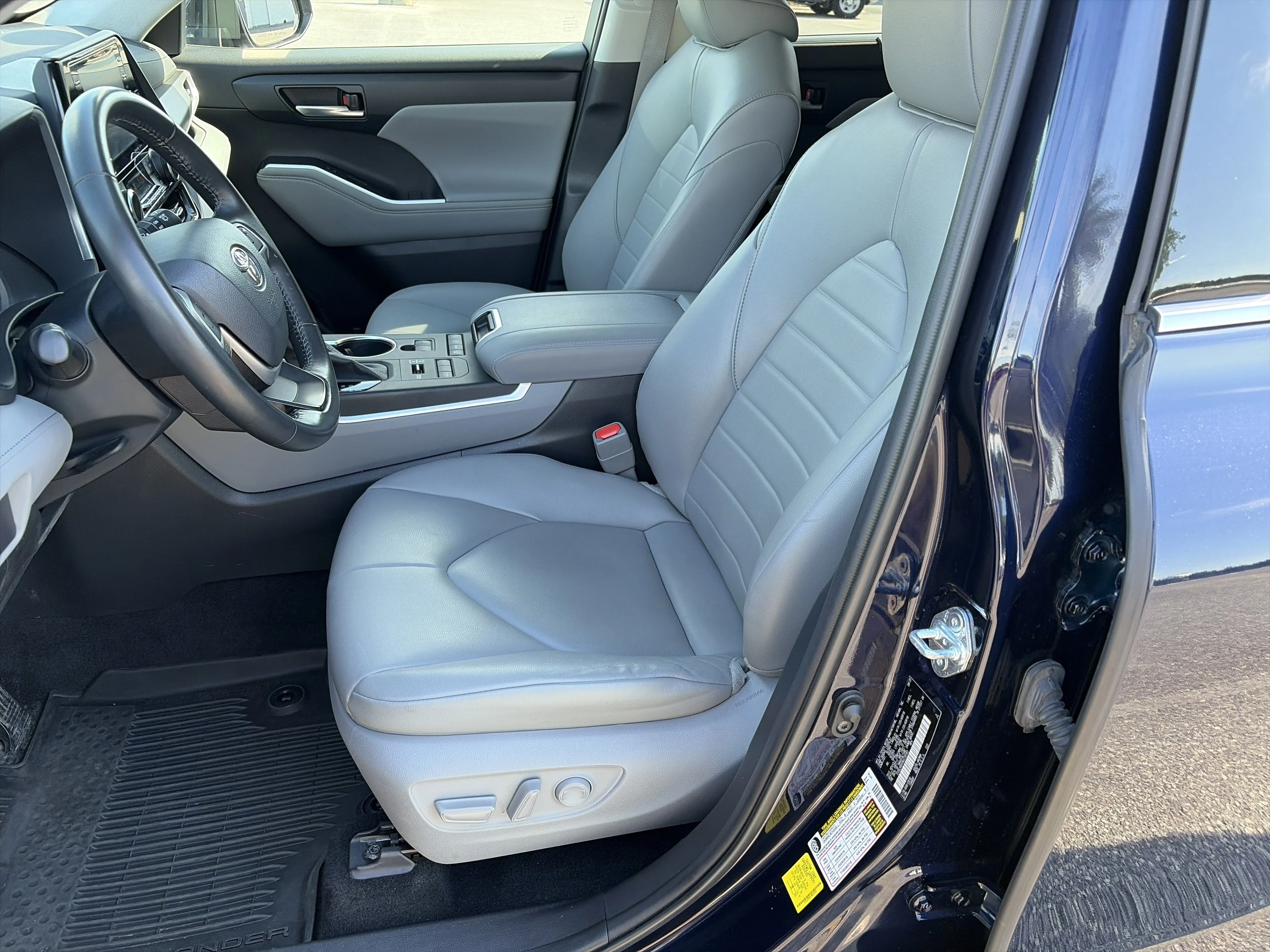 2022 Toyota Highlander XLE - Photo 21