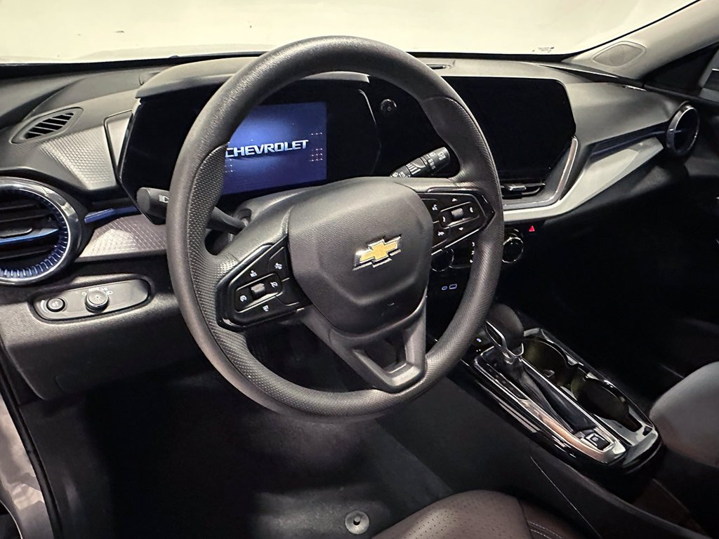 Used 2025 Gray Chevrolet LT image 19