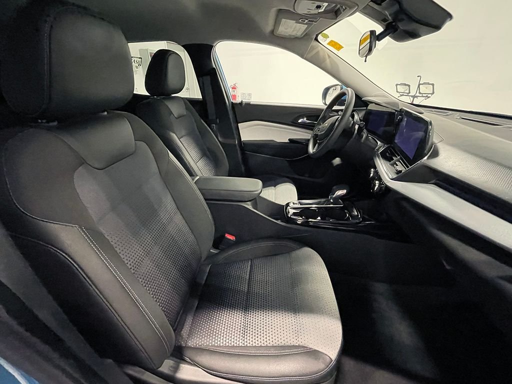 Used 2025 Blue Chevrolet LT image 21