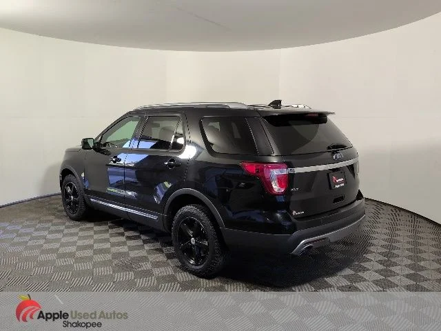 Used 2016 Black Ford XLT image 4