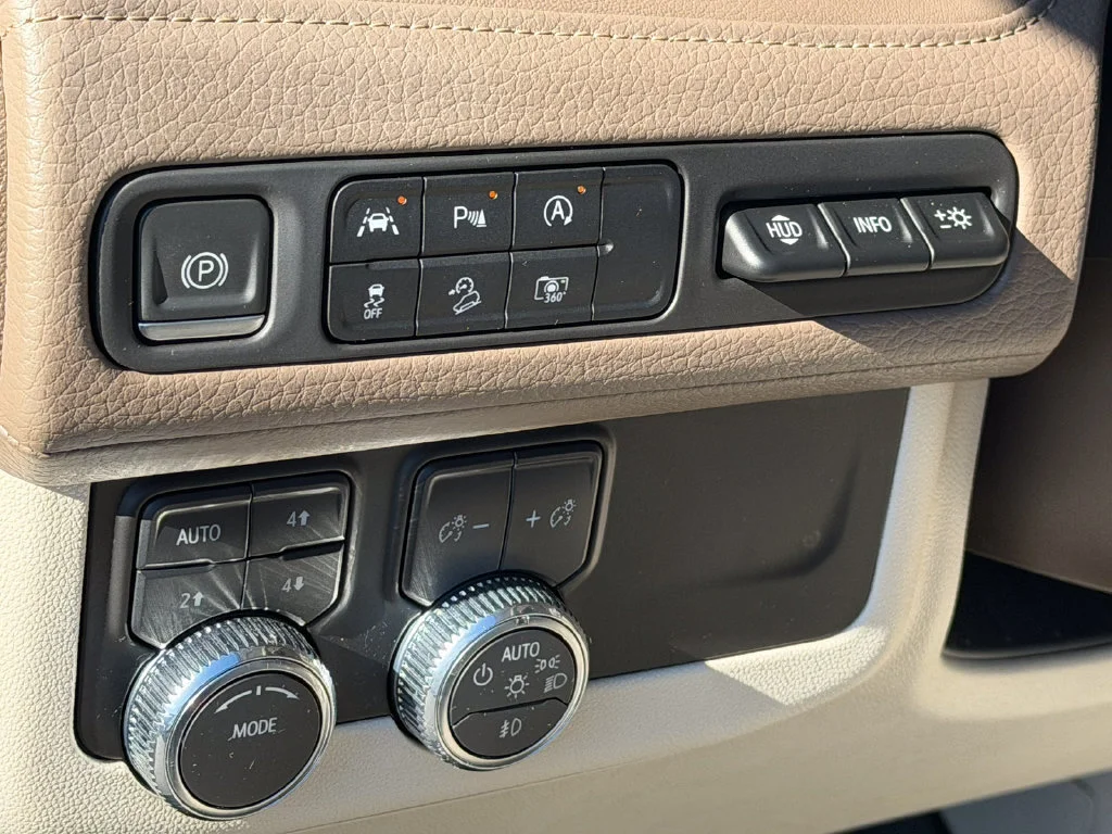 2023 GMC Yukon Denali - Photo 37