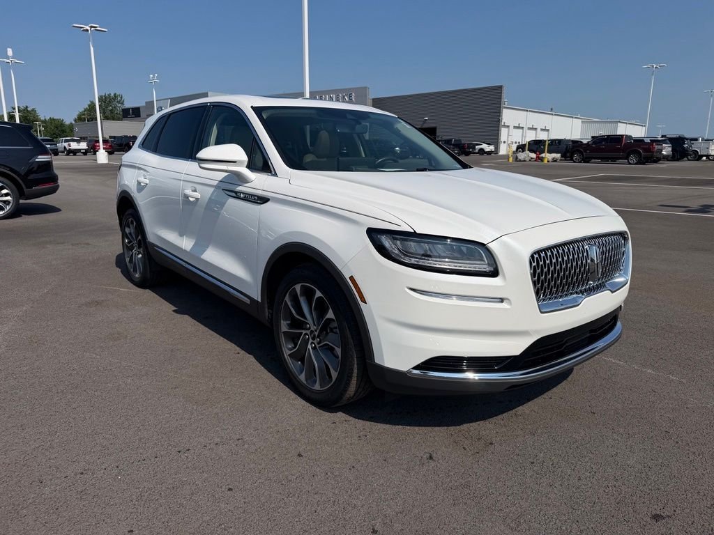Used 2023 White Lincoln Reserve image 3