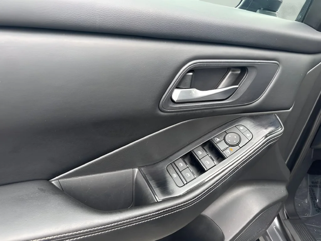 Used 2024 Gray Nissan SV image 21