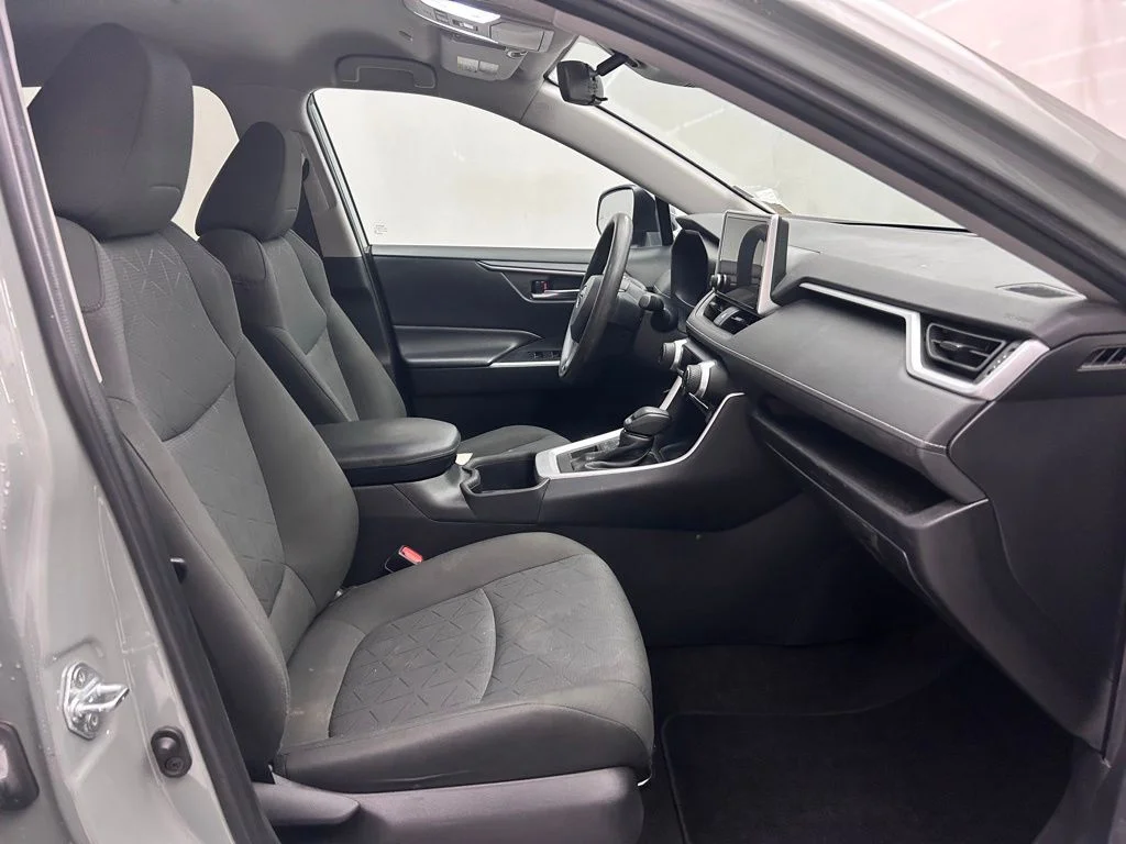 Used 2023  Toyota XLE image 17