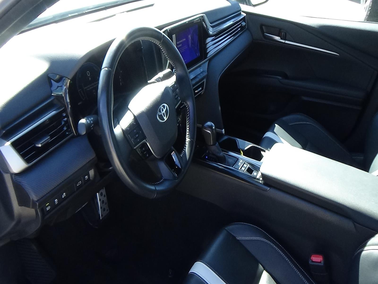 Used 2025 Ice Cap Toyota SE image 15