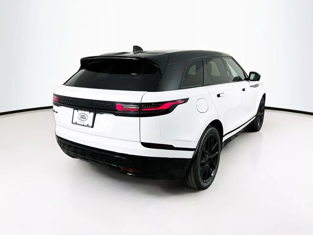 Certified Used 2026  Land Rover Dynamic SE image 5