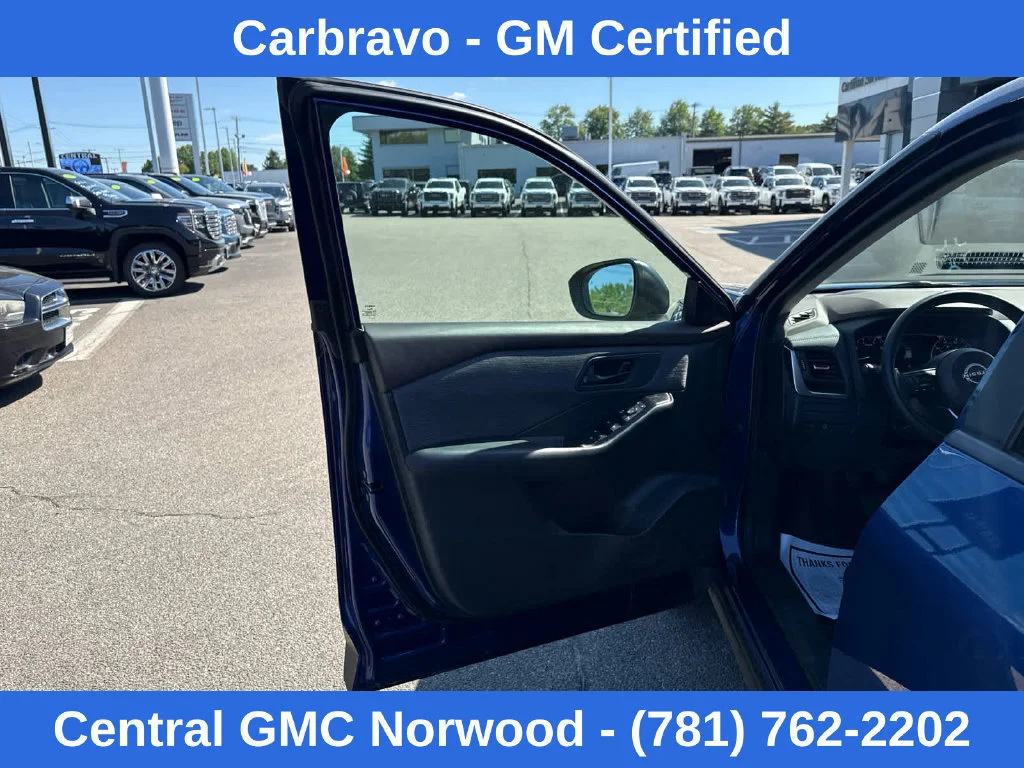 Used 2023 Caspian Blue Nissan S image 12