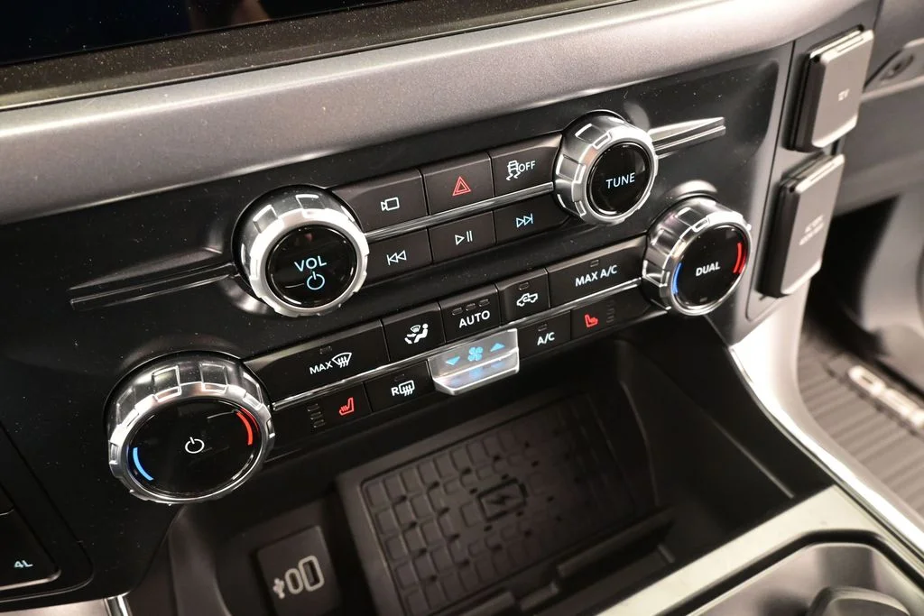 New 2026 Carbonized Gray Metallic Ford XLT image 16