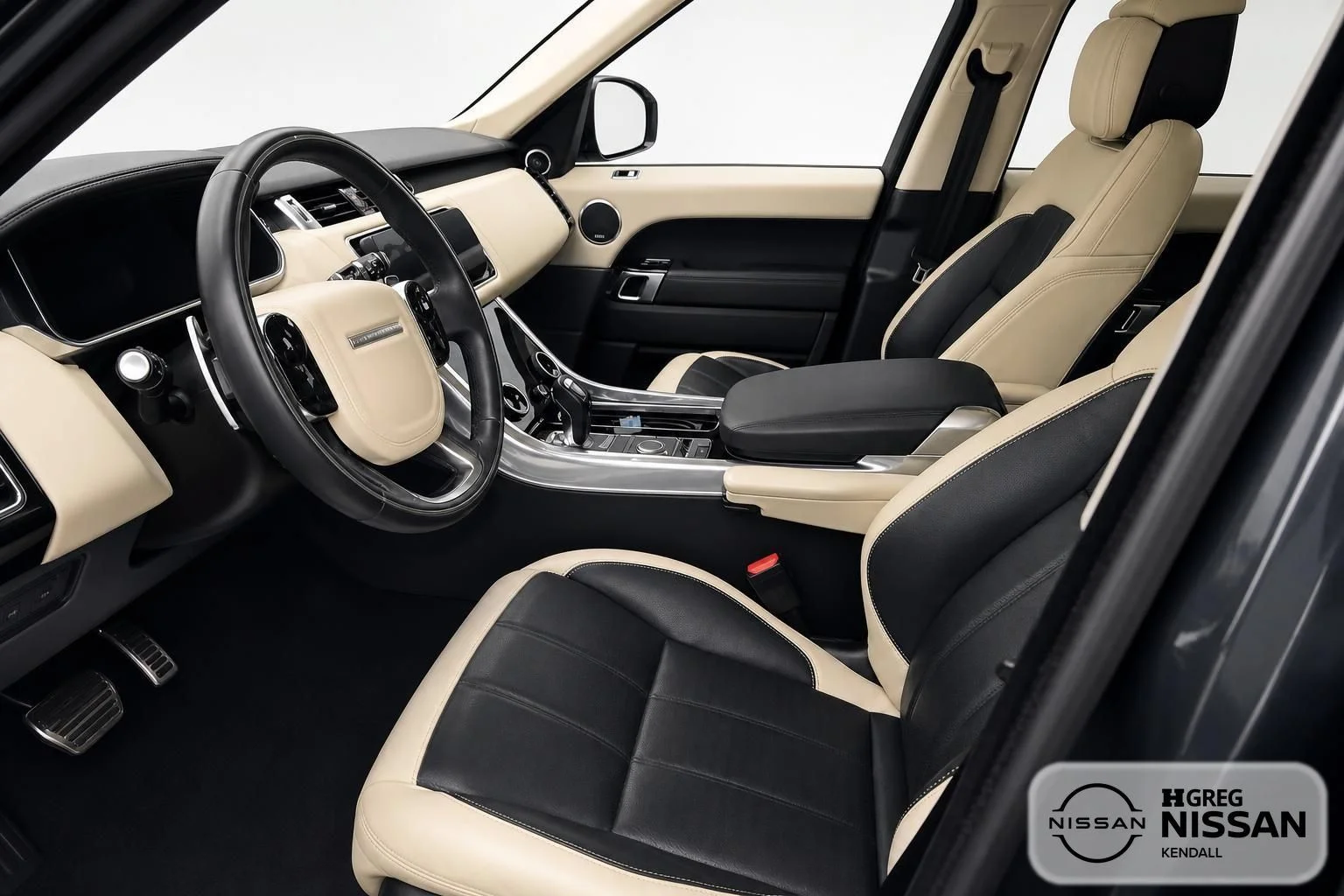 Used 2018 Gray Land Rover HSE Dynamic image 7