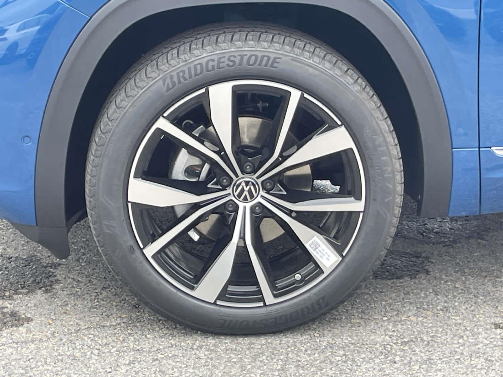New 2026 R3R3/Blue Volkswagen 2.0T SEL Premium R-Line image 14