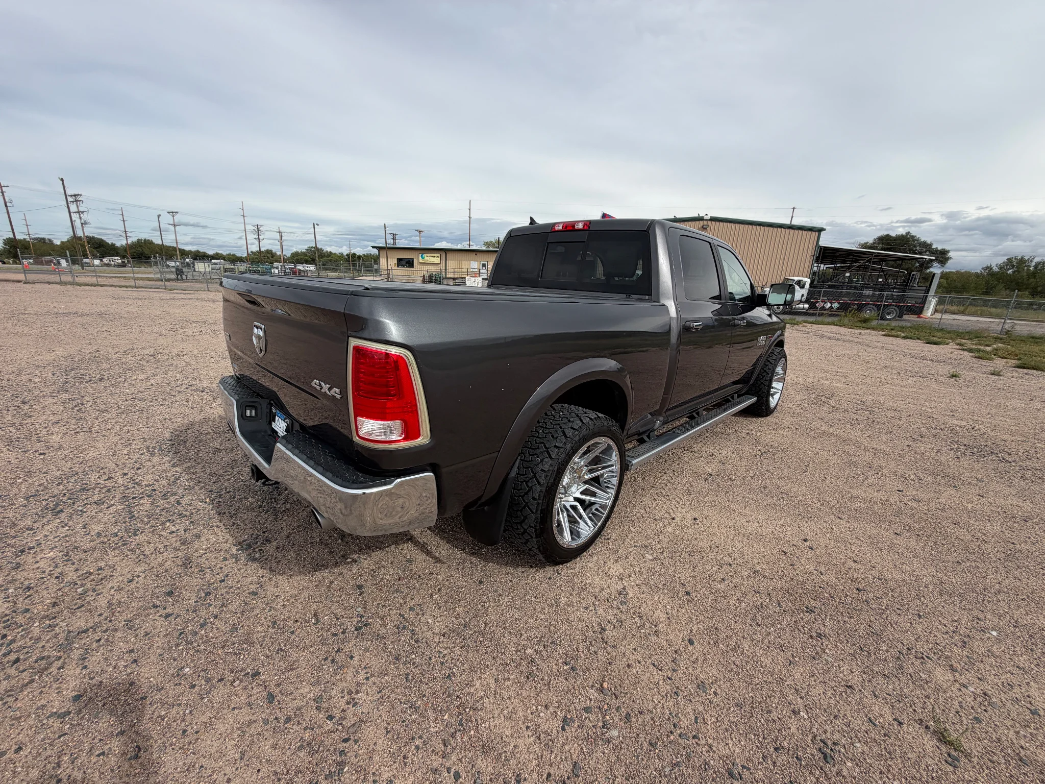 Used 2016 Granite Crystal Metallic Clearcoat Ram Laramie image 5