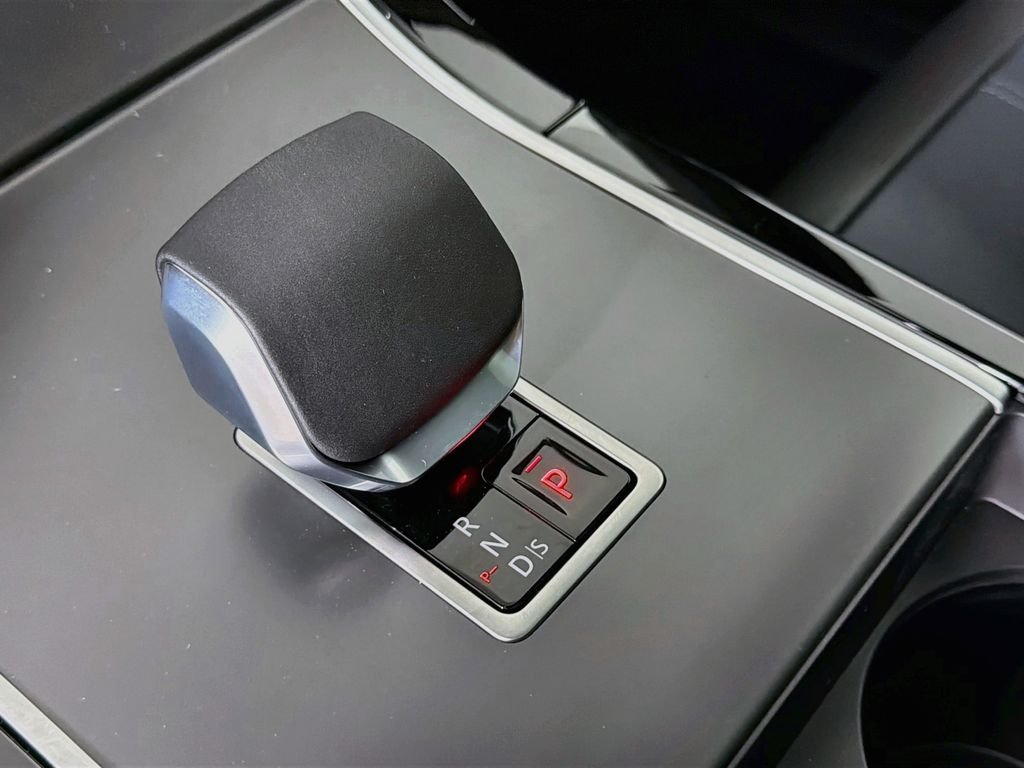 New 2026 Fuji White Land Rover S image 17