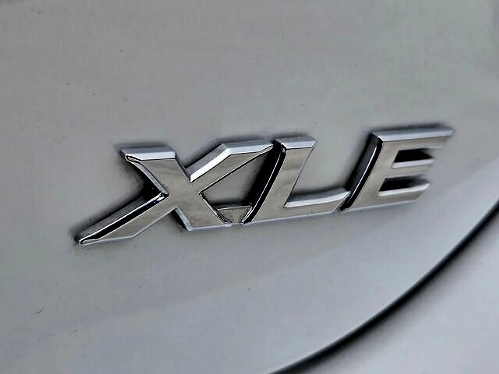 Used 2021 Wind Chill Pearl Toyota XLE image 14