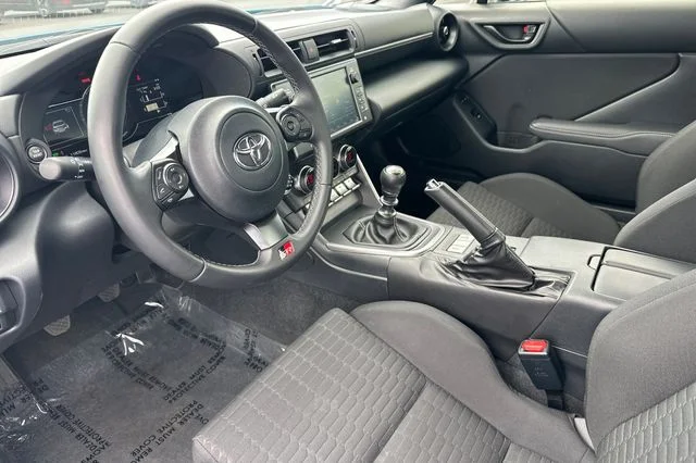 Used 2022  Toyota Base image 11