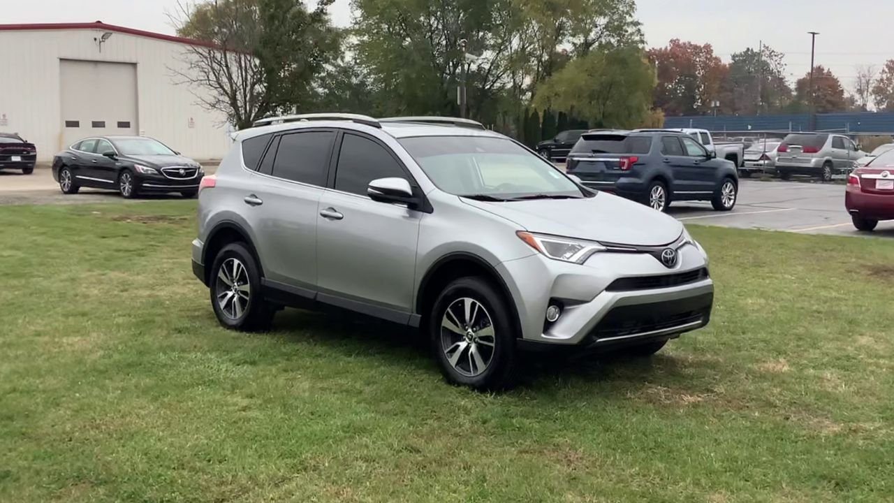 Used 2018 Toyota RAV4 XLE with VIN JTMRFREV2JJ205054 for sale in Elkhart, IN