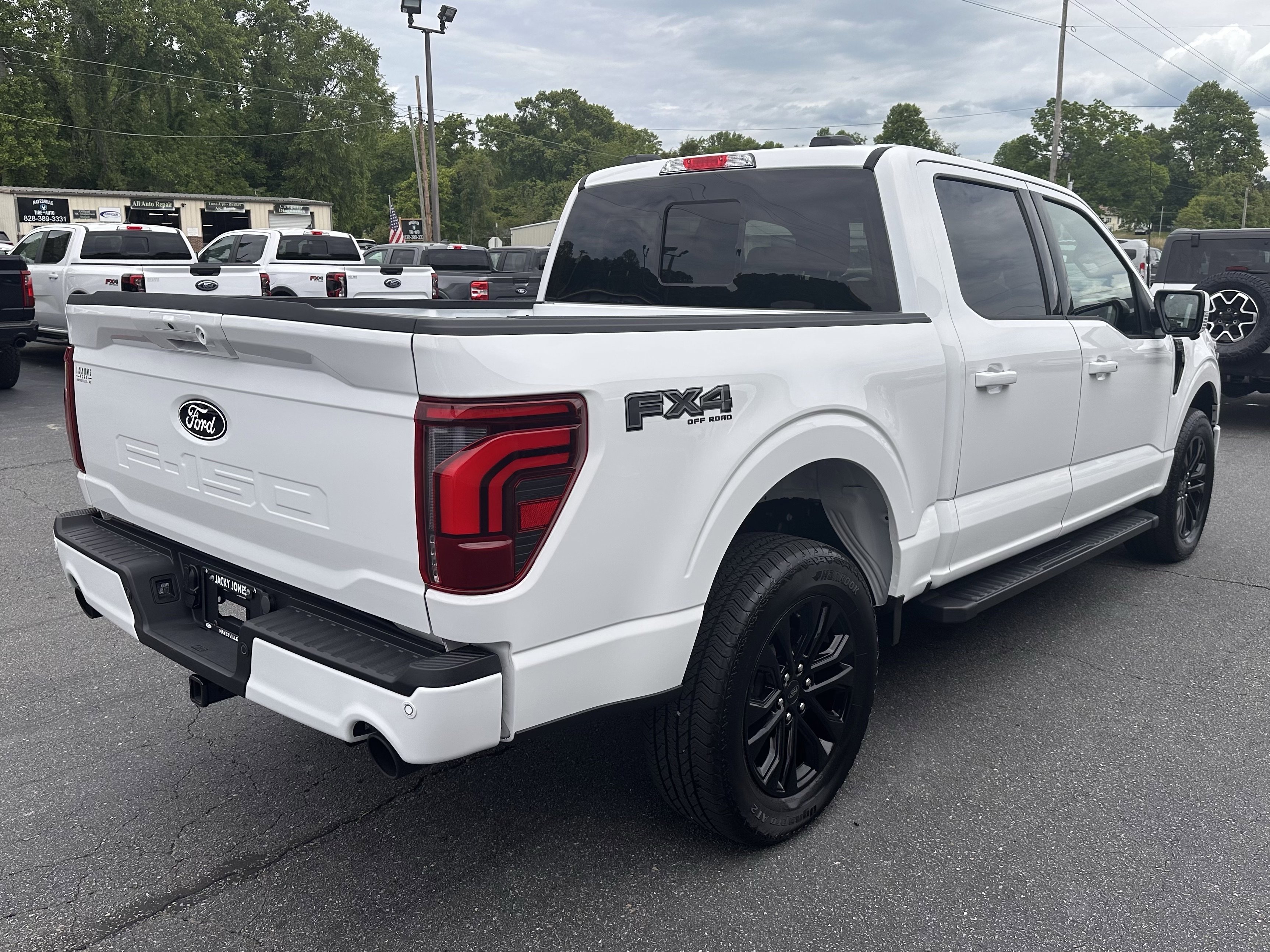 Certified Used 2025 Oxford White Clearcoat Ford LARIAT image 6