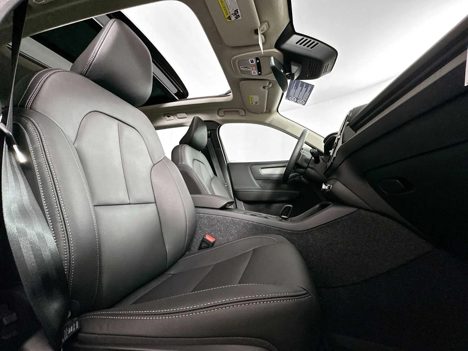 2025 Volvo XC40 Core - Photo 26