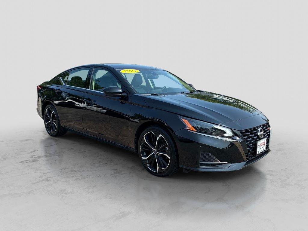 Used 2024 Black Nissan 2.5 SR image 3
