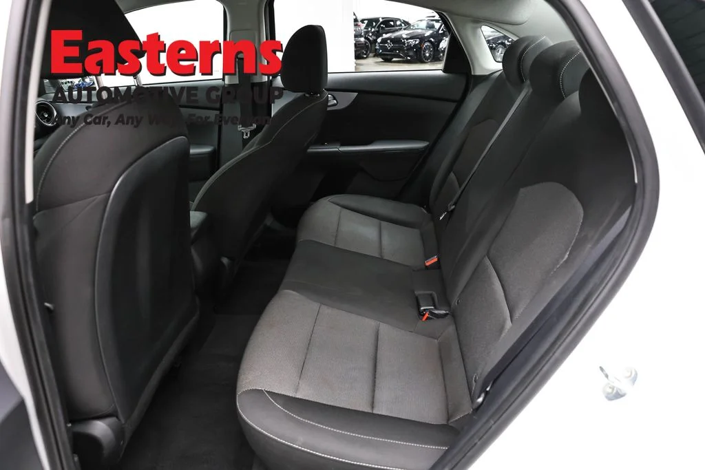 Used 2022 White Kia LXS image 20