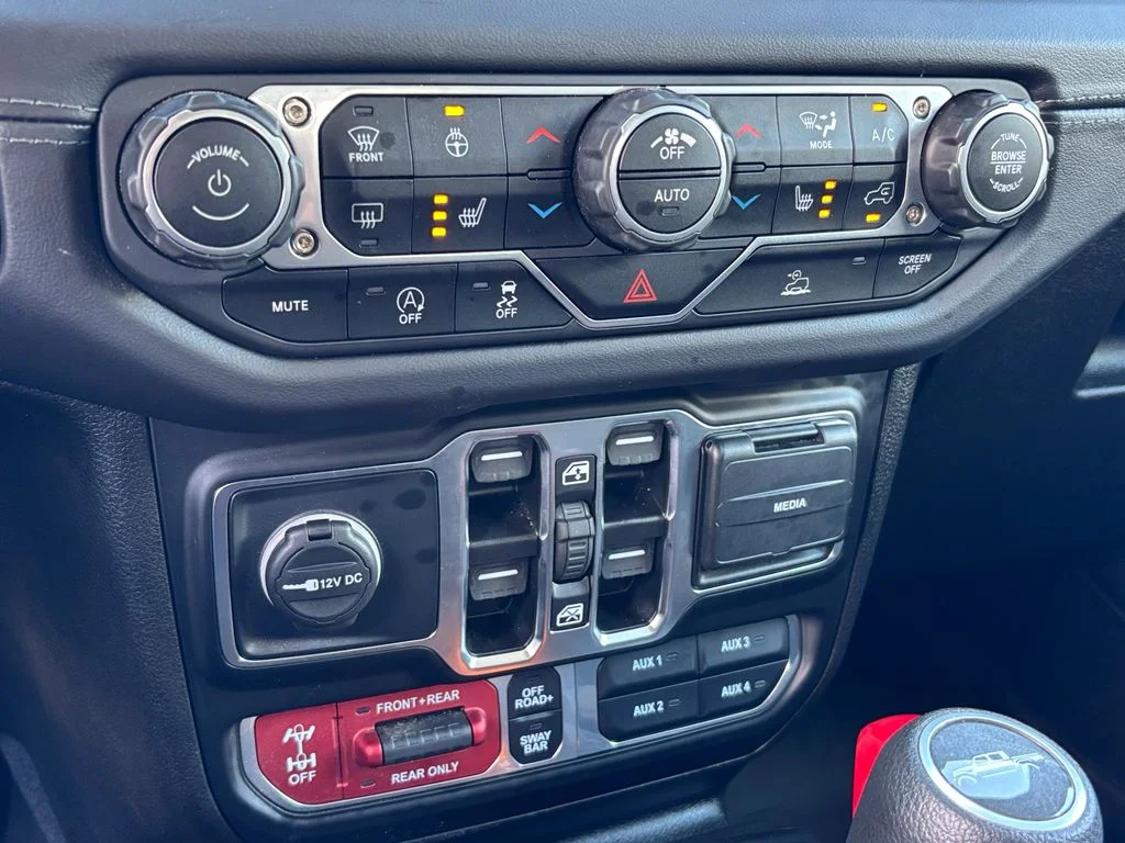 Used 2025 Gray Jeep Rubicon image 27