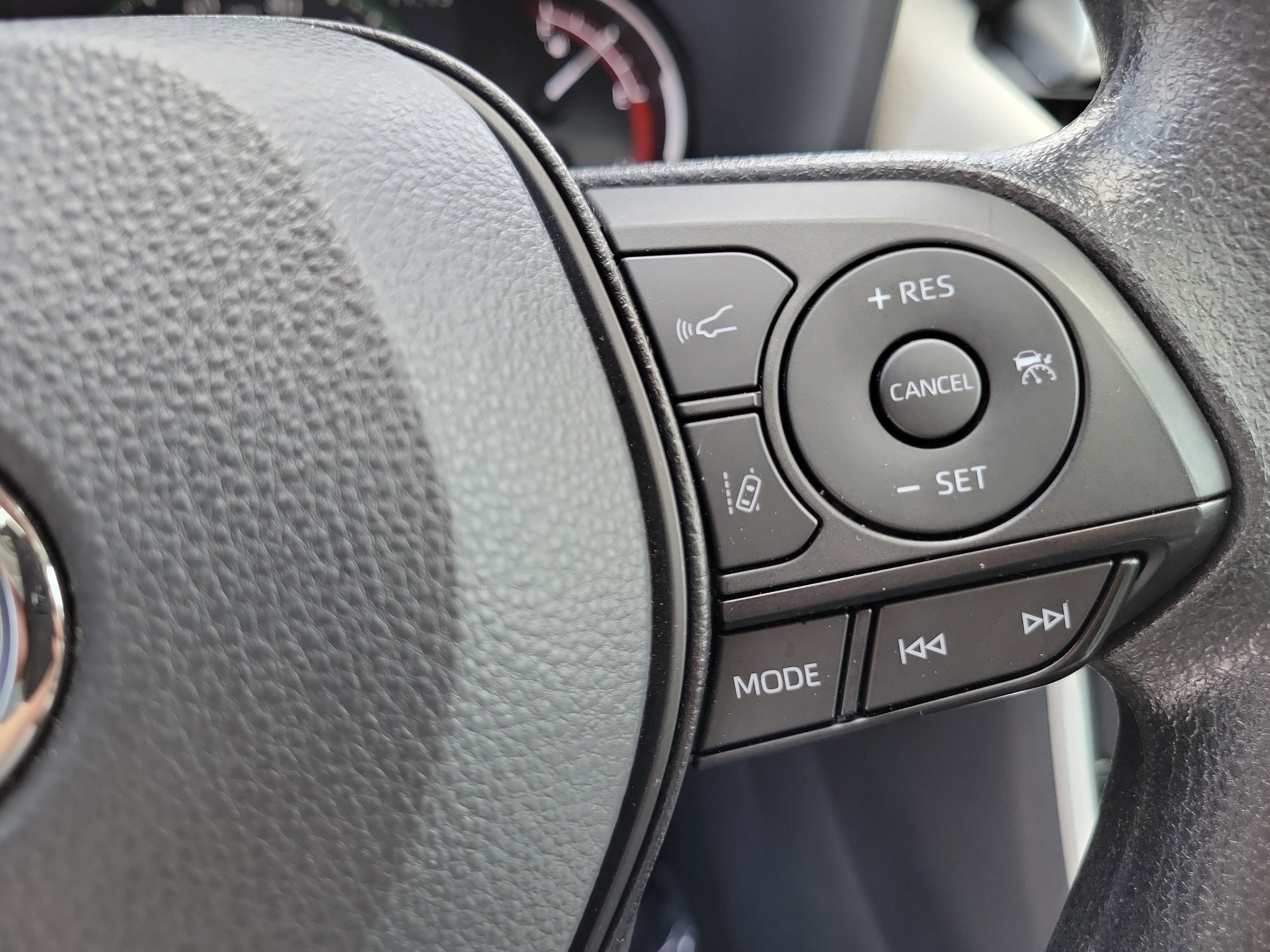 Used 2025 Ice Toyota XLE image 30