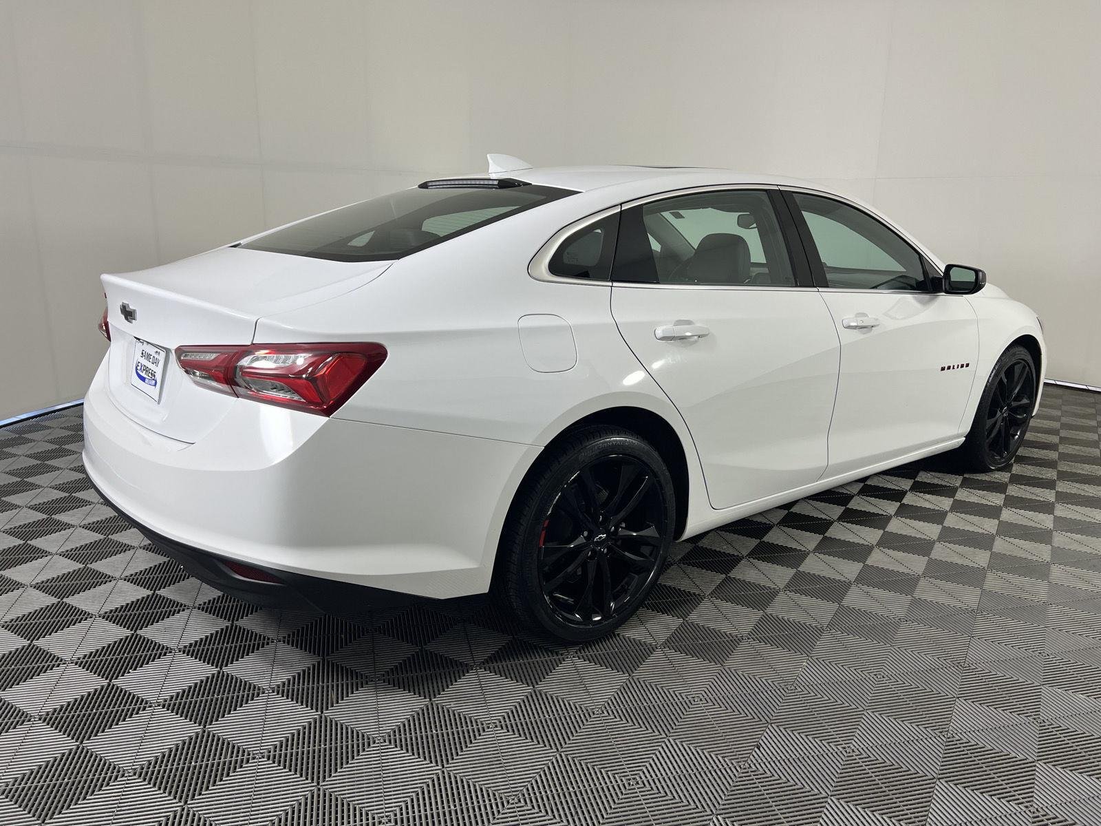 Used 2023 Summit White Chevrolet LT image 26