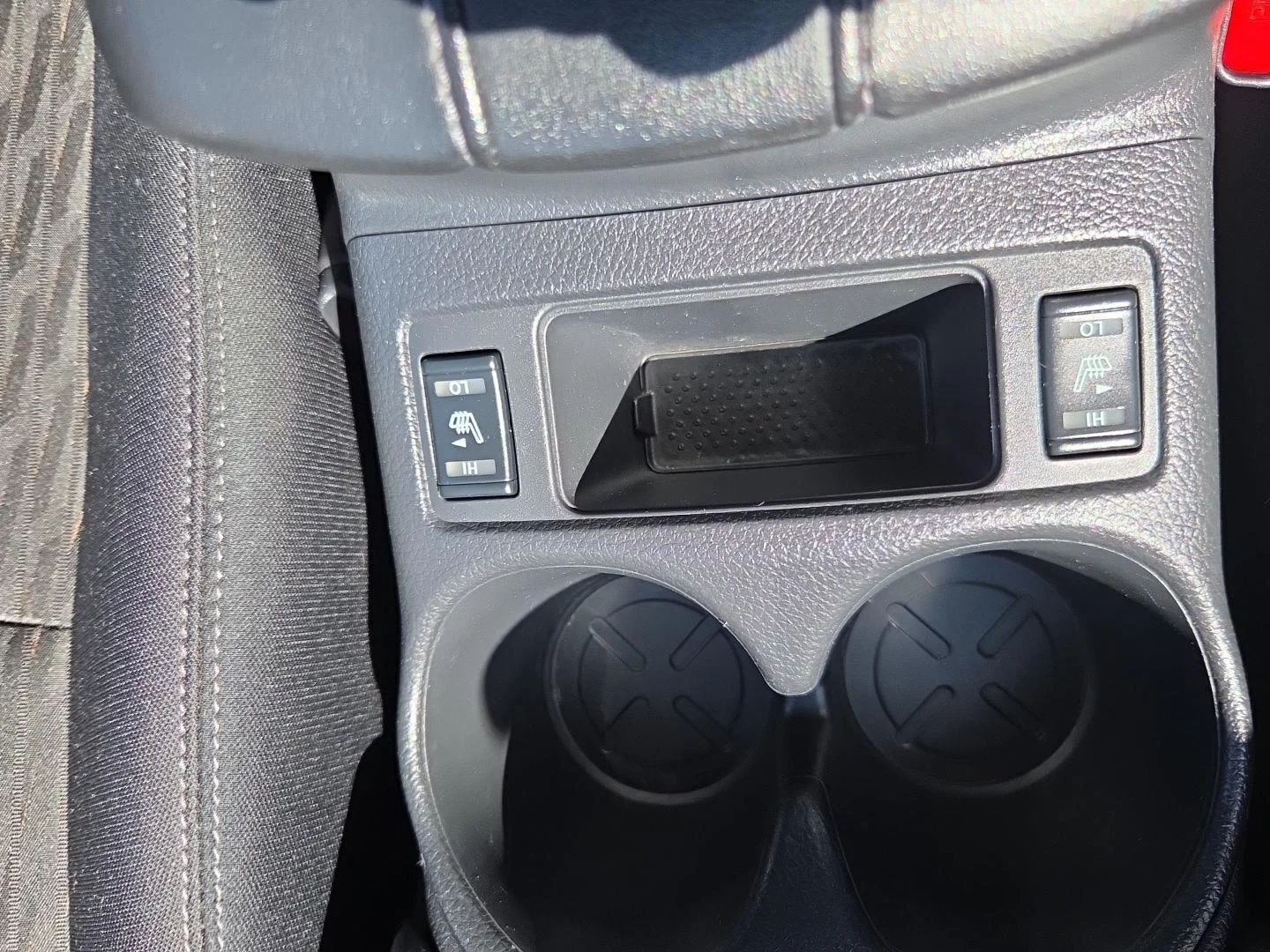 Used 2020 Red Nissan SV Intelligent AWD image 14
