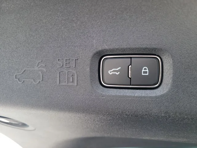 Used 2025 Silver Ford Platinum image 11