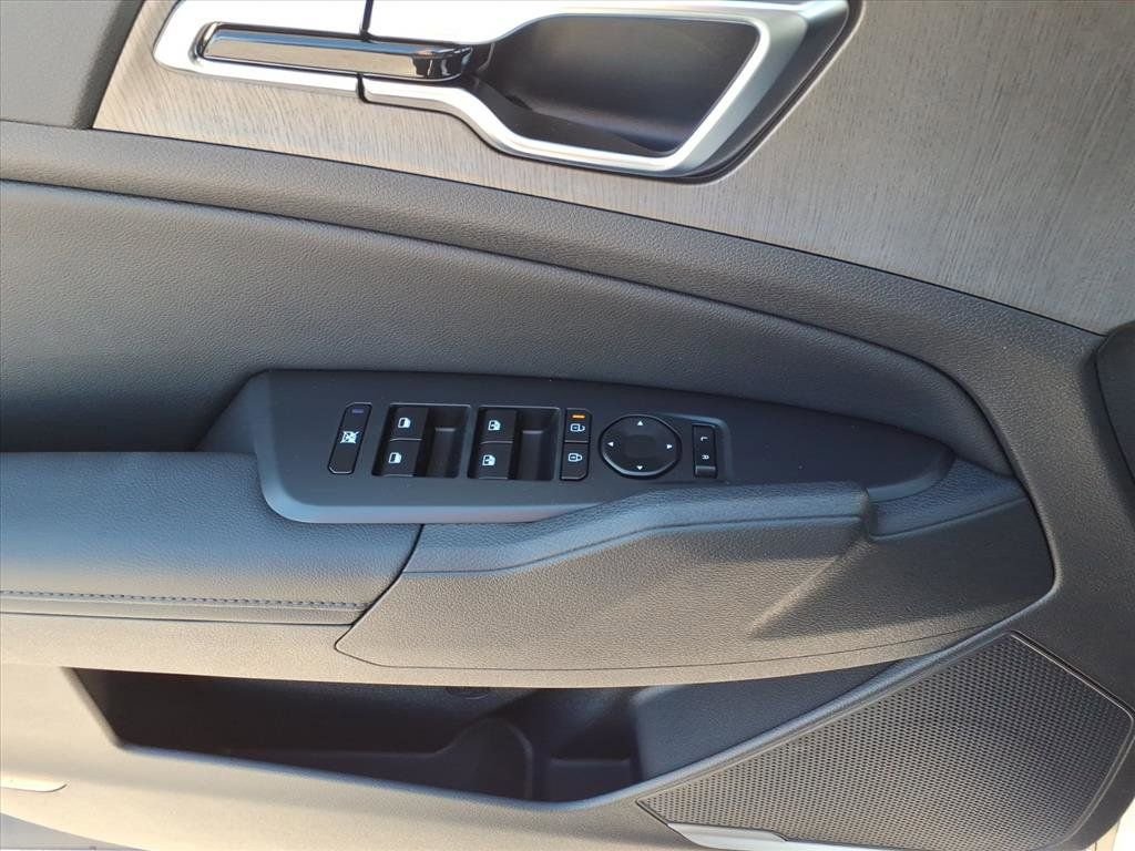 2026 Kia Sportage X-Line Hybrid - Photo 12