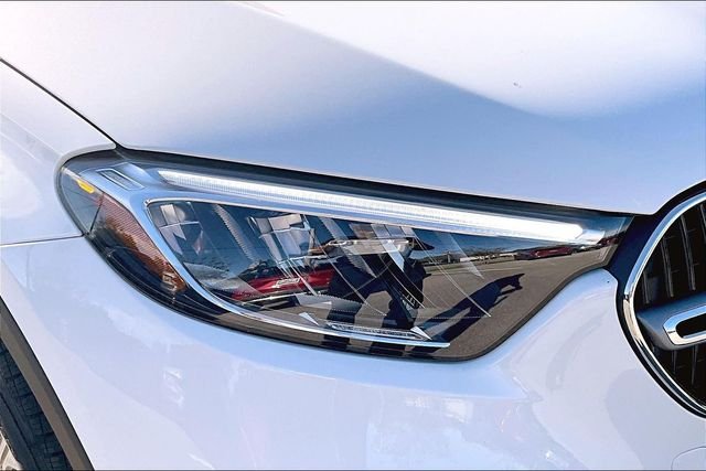 New 2026 MANUFAKTUR Moonlight White Metallic Mercedes-Benz GLC 300 image 16