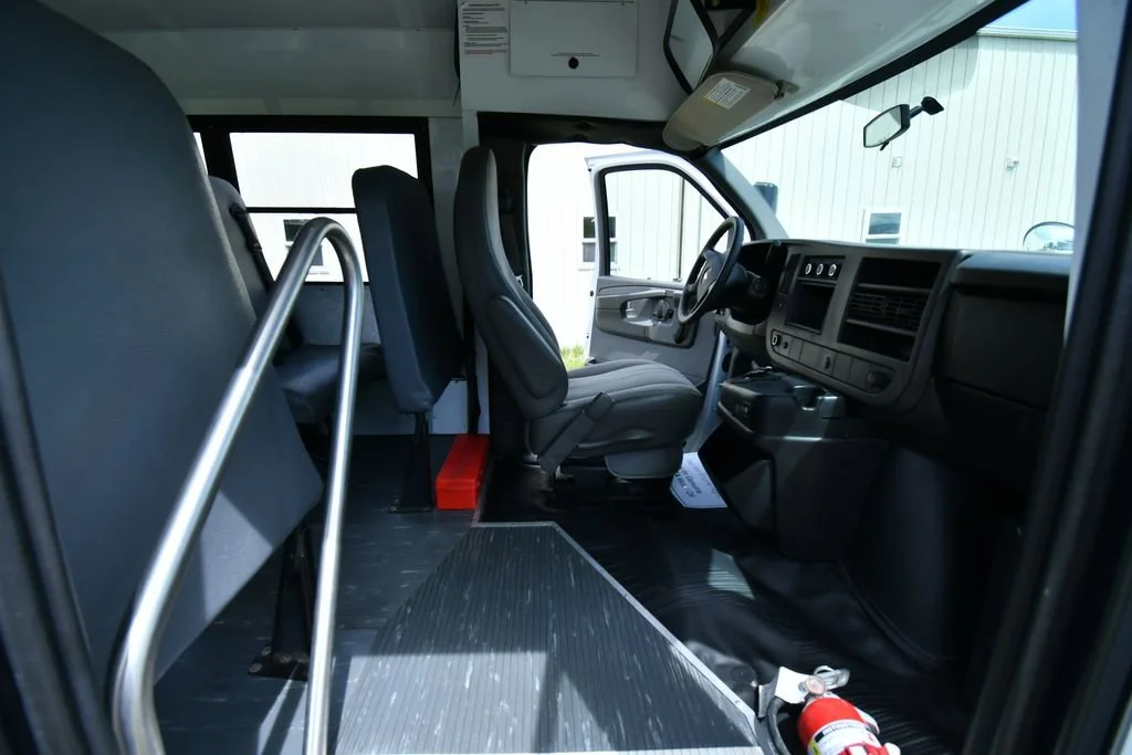 Used 2013 SUMMIT WHITE Chevrolet CUTWAY image 22