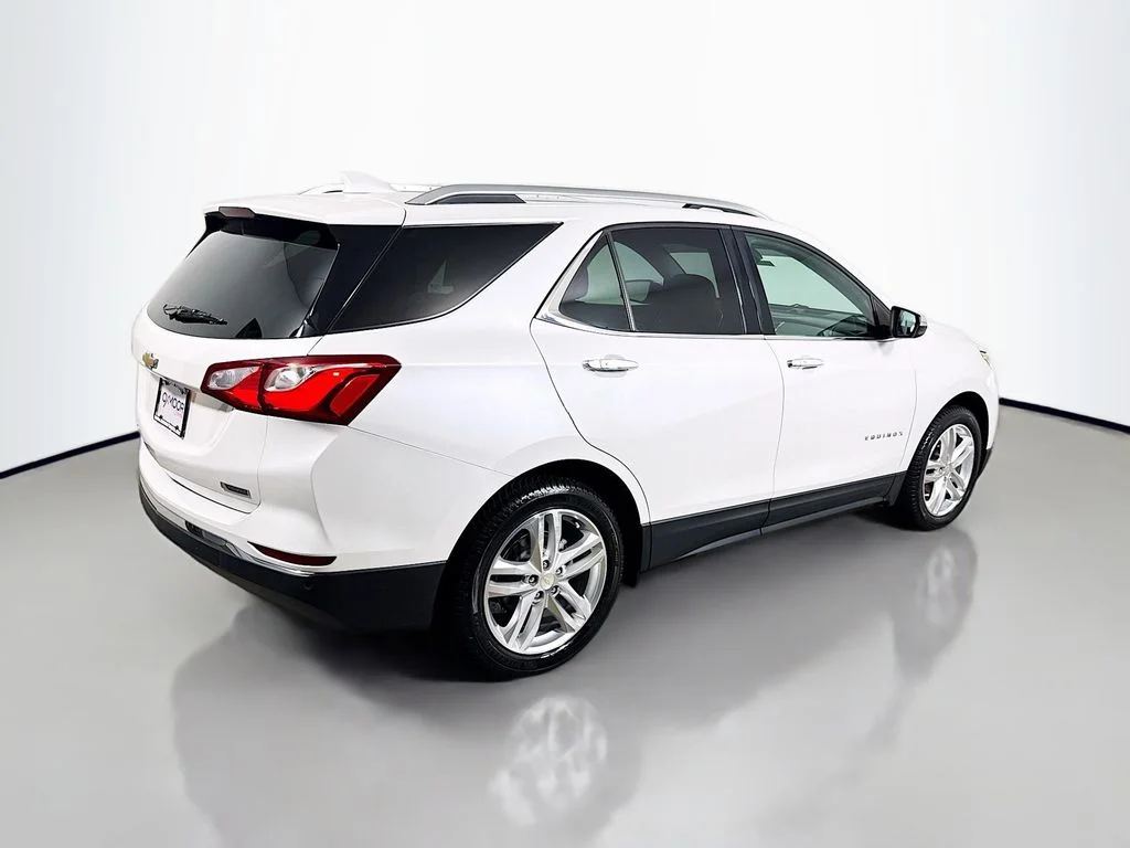 Used 2018 Iridescent Pearl Tricoat Chevrolet Premier image 7